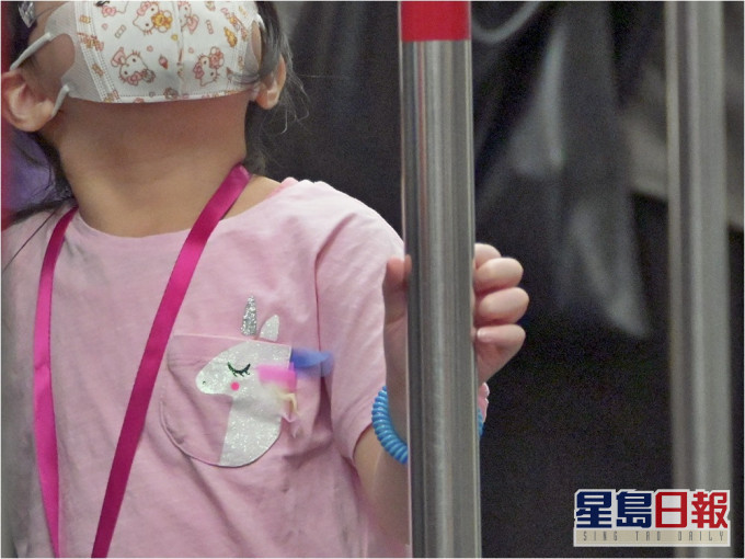 网民分享指,曾照顾一名女童,她就读小二仍要穿着尿片。资料图片(非文中女童)