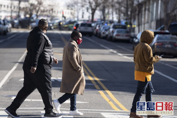 美国累计超过2400万人确诊感染新型肺炎。(新华社图片)