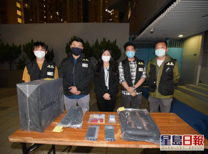 警方交代案情。