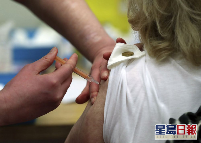 英国牛津大学研究混合接种不同厂商新冠疫苗功效。AP资料图片