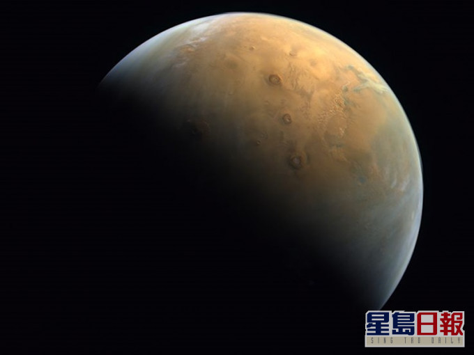 阿聯酋的火星探測器「希望號」傳回首張火星影像。推特相片