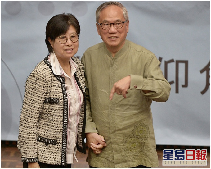曾蔭權指與妻子認識60年,結婚50年,「相信我們會很長久。」資料圖片