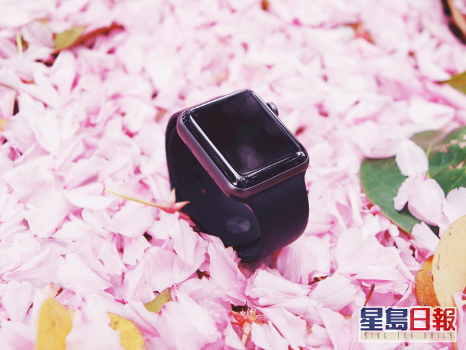 港媽指就讀小五的女兒收到男同學送的Apple watch。 unsplash圖片