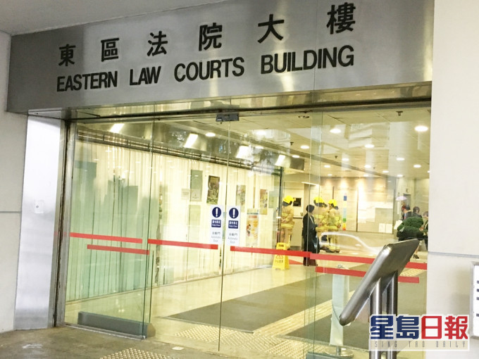 裁判官张志伟今在东区法院裁定其中一人刑事损坏及拒捕罪成。资料图片