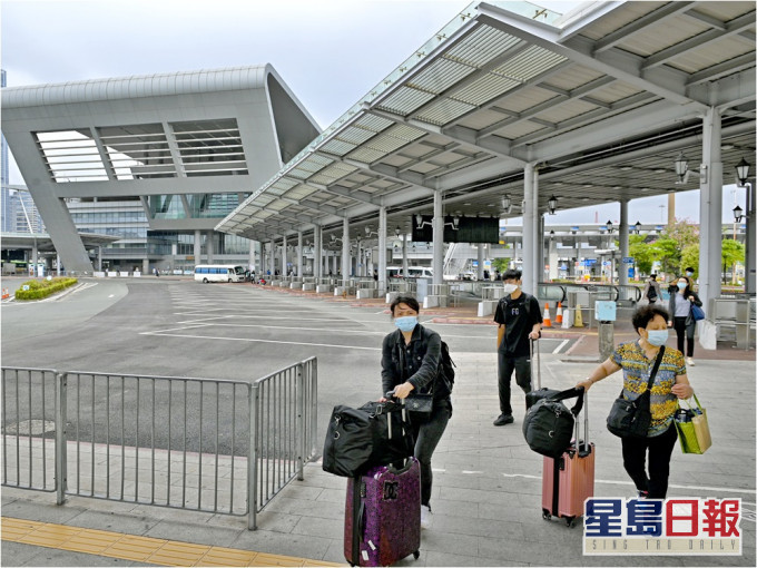 政府研究放寬「回港易」及「來港易」計畫。資料圖片