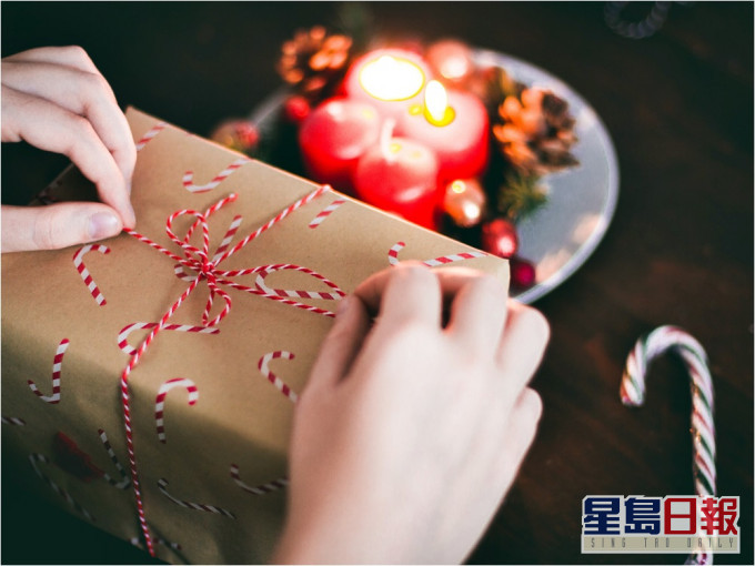 港妈表示儿子没有送过礼物给她,令她伤心。示意图