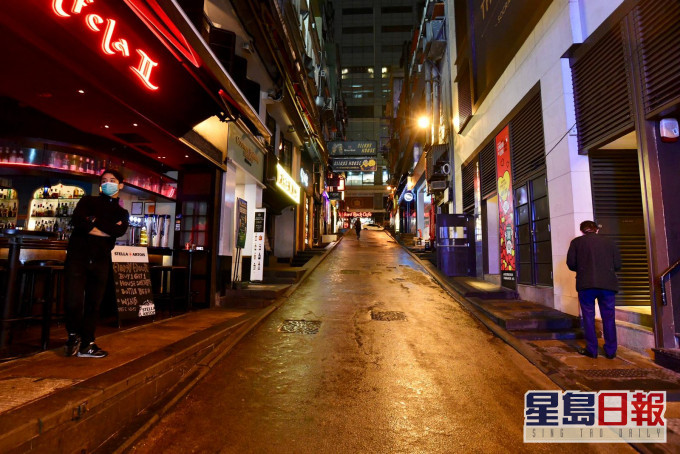 張素媚表示，疫情對蘭桂坊商戶的生意打擊嚴重，部分酒吧昨晚只有幾枱客人。 資料圖片