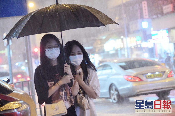 天文台發出黃色暴雨警告信號。