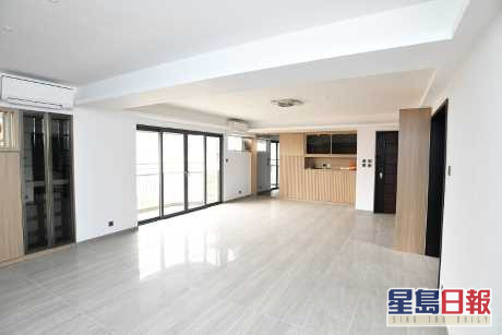 這是瑞峰花園3座中層A室,實用面積1592方呎,現時可買可租。