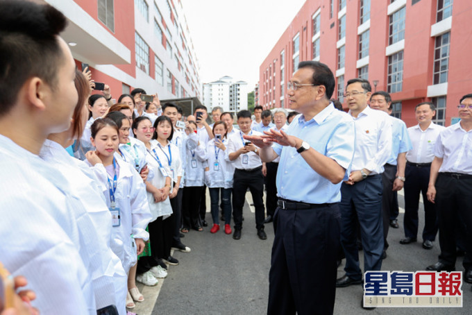 李克强在贵州铜仁考察。网上图片