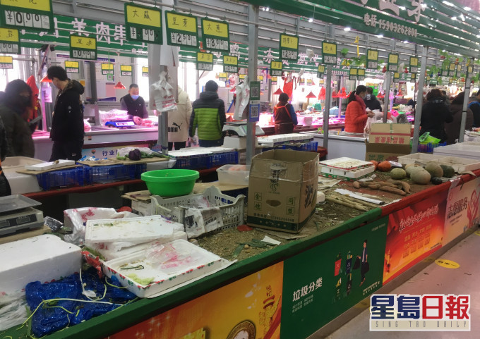 廊坊市民众赶忙抢购食材。网上图片
