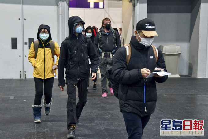 亚博馆为入境旅客安排检测分流。资料图片
