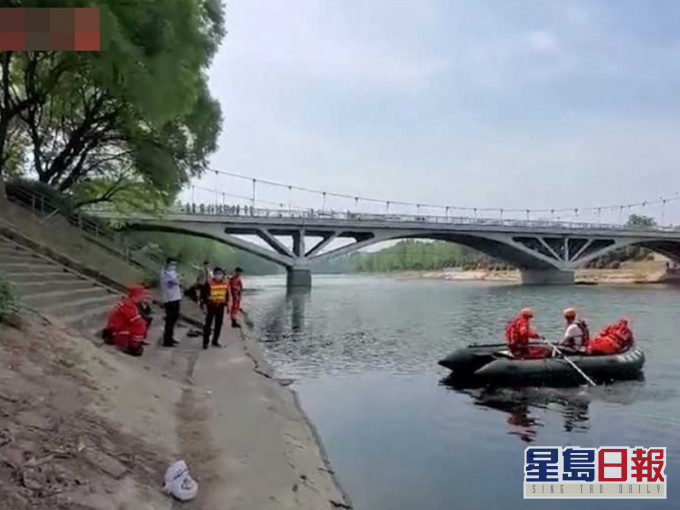 小娟从丁湾桥跳下。网图