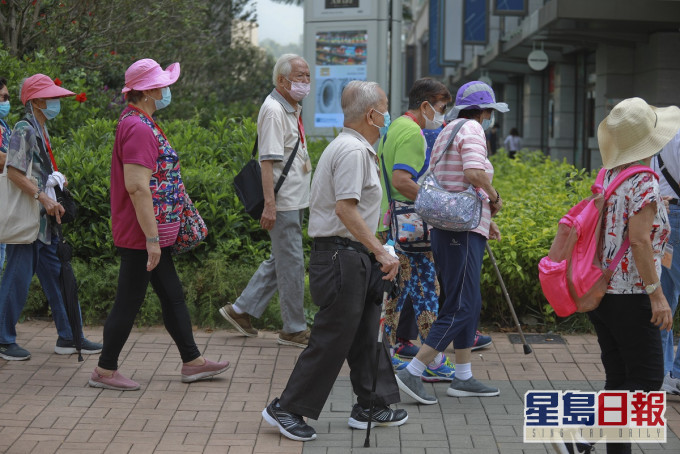 長者日可免費乘搭大部分公共交通工具及進入多個景點。資料圖片