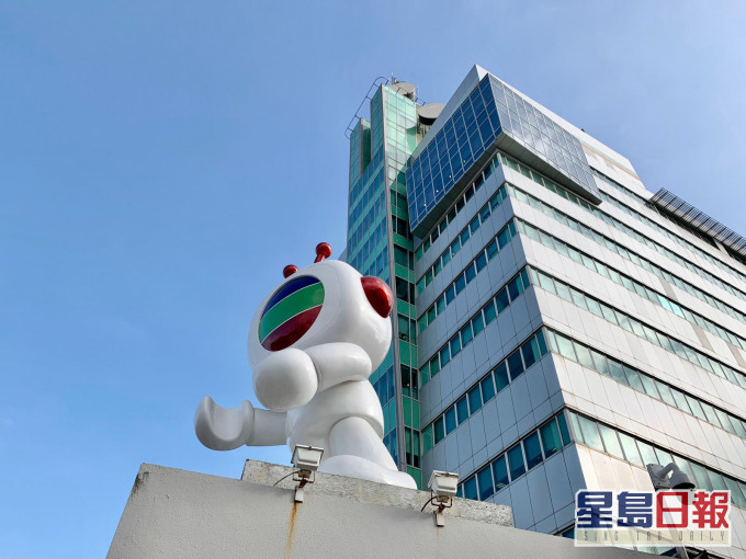 娛樂新聞台共有約40名台前幕後員工。資料圖片