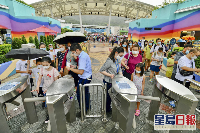 海洋公园重开后所有访客均须提前于网上预约到访日期方可入园。 资料图片