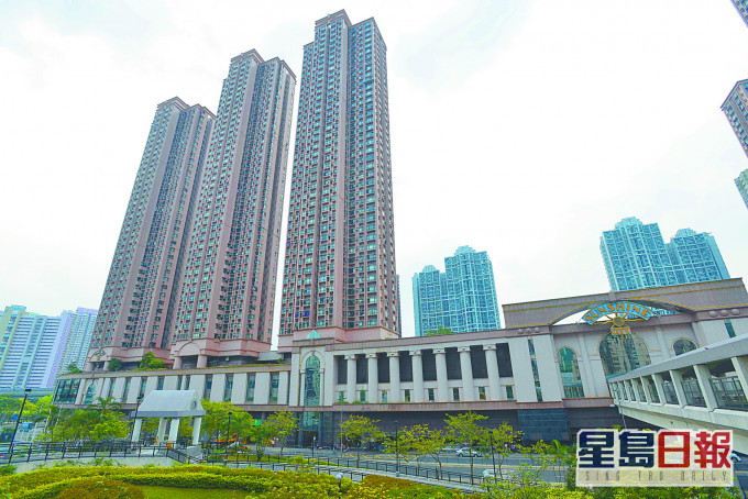 新港城兩房戶以呎價1.9萬易手。