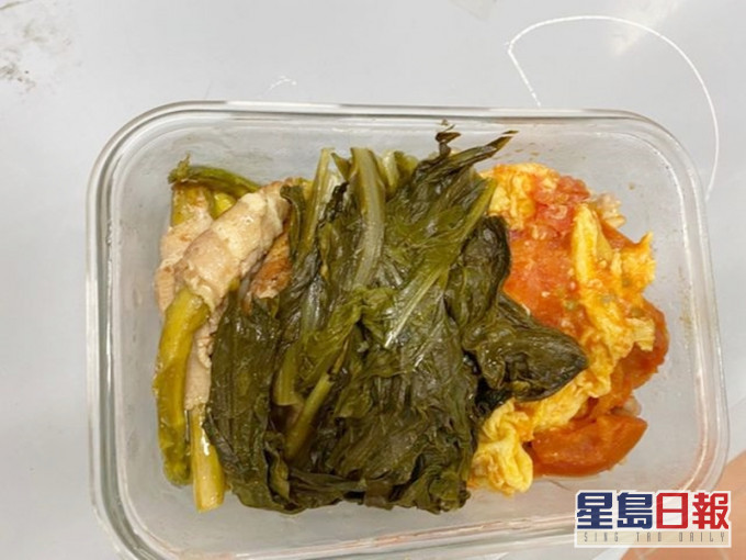 飯盒內的蔬菜已經明顯變色。「Day Day Explode 日日爆」 facebook 專頁相片