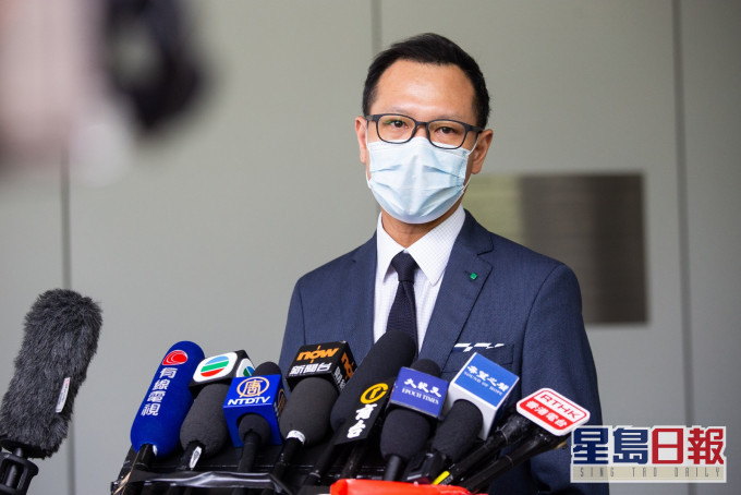 郭榮鏗報名參選法律界。