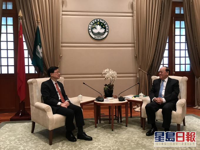 李家超会晤贺一诚。政府新闻处图片