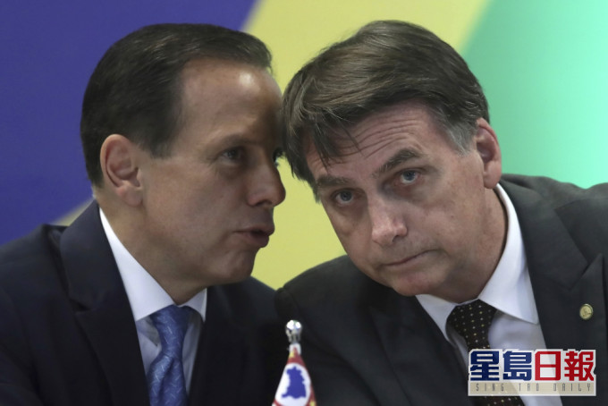 巴西總統博爾索納羅（右）與聖保羅州州長多利亞（左）前後確診。AP圖片