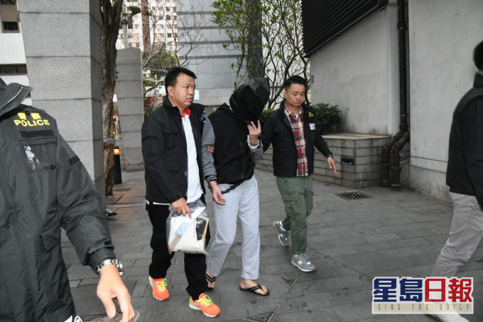 警方帶疑犯重組案情。