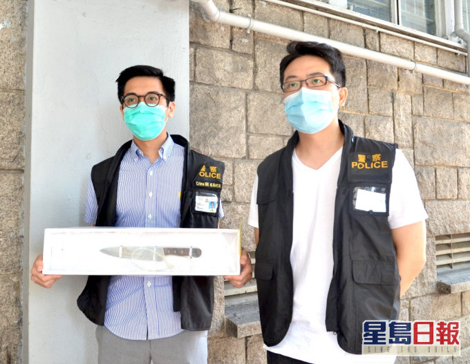 警方亦檢獲男子在事發時所使用的刀。