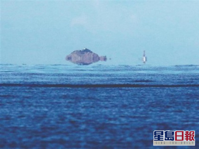 大鵬灣海面南側出現了一個魚形的海島影像。網圖