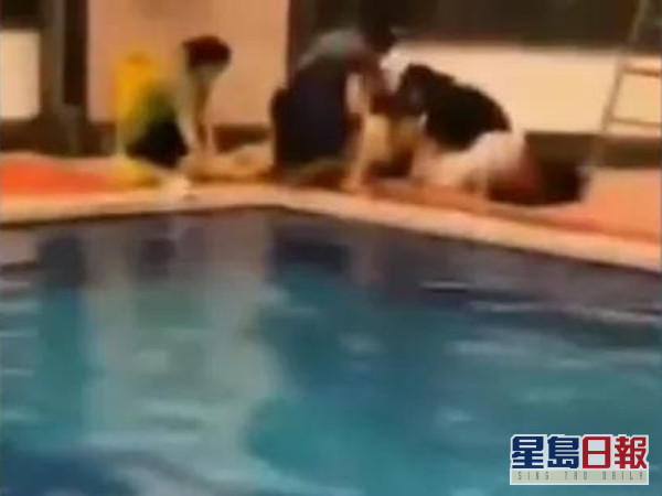 江苏宿迁6岁男孩上游泳课不幸溺亡,水中挣扎10分钟无人发现。(网图)