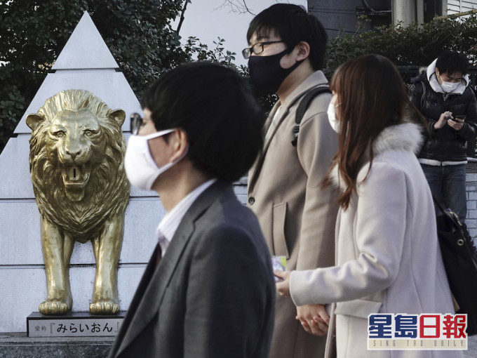 日本至今染疫死亡人數已達5064人。AP圖片