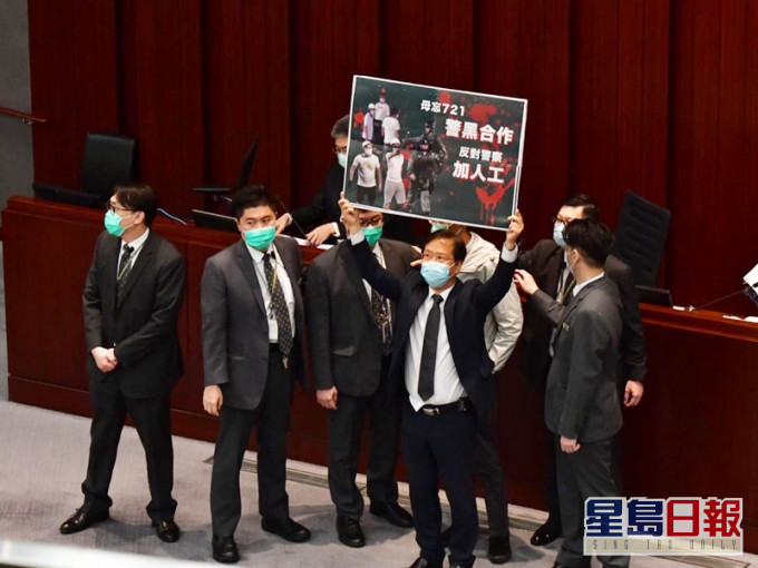 立法會財委會通過公務員加薪撥款申請。