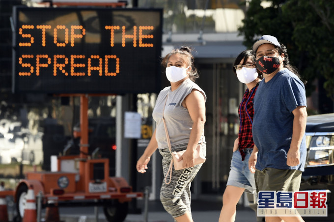 美国加州新增新冠肺炎确诊及入院人数呈下降趋势。 AP