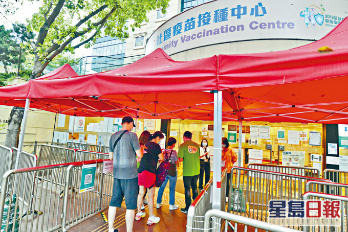當局擬降低復必泰接種年齡至12歲。資料圖片
