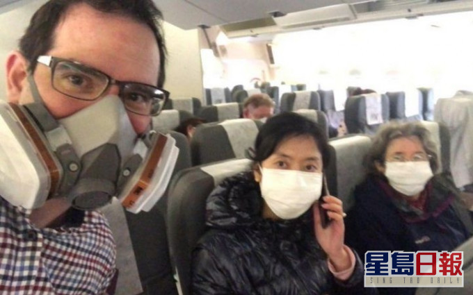 韋拉指很後悔登上飛機。網圖