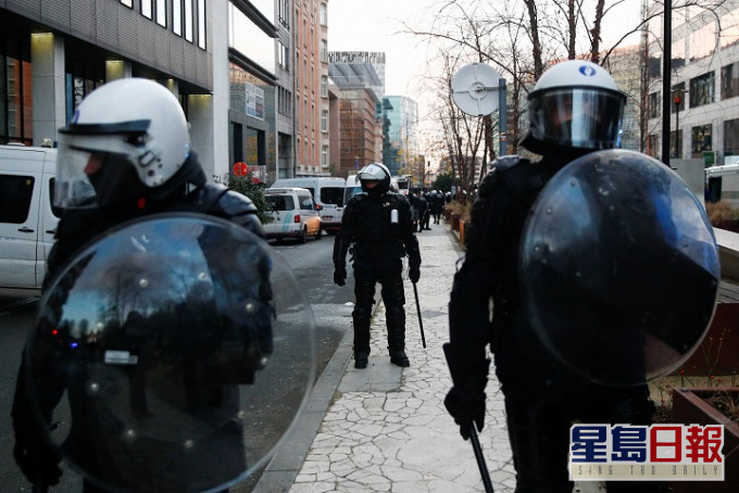 比利時首都布魯塞爾,個多月來已有數次反防疫措施抗議,警方嚴陣已待。REUTERS圖片