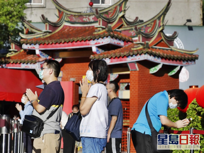 台灣新增30宗新冠肺炎本土確診個案,再多4名患者不治。