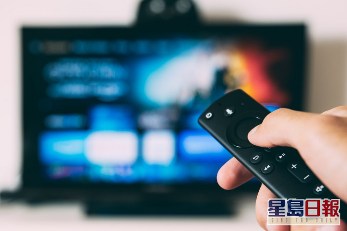 观看电影或追看剧集是港人居家抗疫的热门娱乐消遣。
