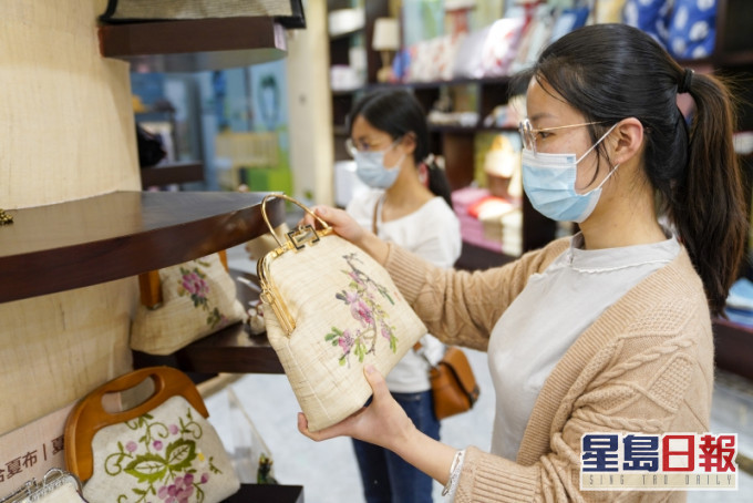 浙江、江西及甘肅省隴南市相繼推行2.5天假期希望藉此刺激消費。(新華社照片)