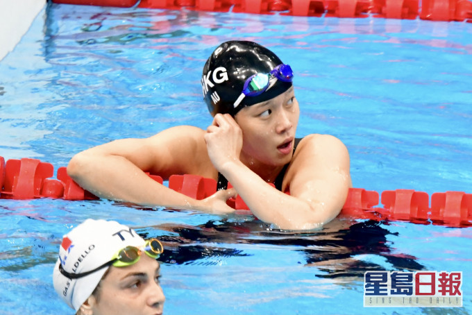 欧铠淳在女子一百米背泳以1分01秒07完赛。 记者梁柏琛东京直击