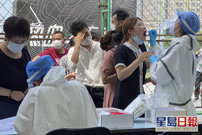 北京已對35.6萬名重點人員進行核酸檢測。AP資料圖片
