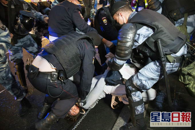 俄羅斯反普京集會，警方扣留逾140人。 AP