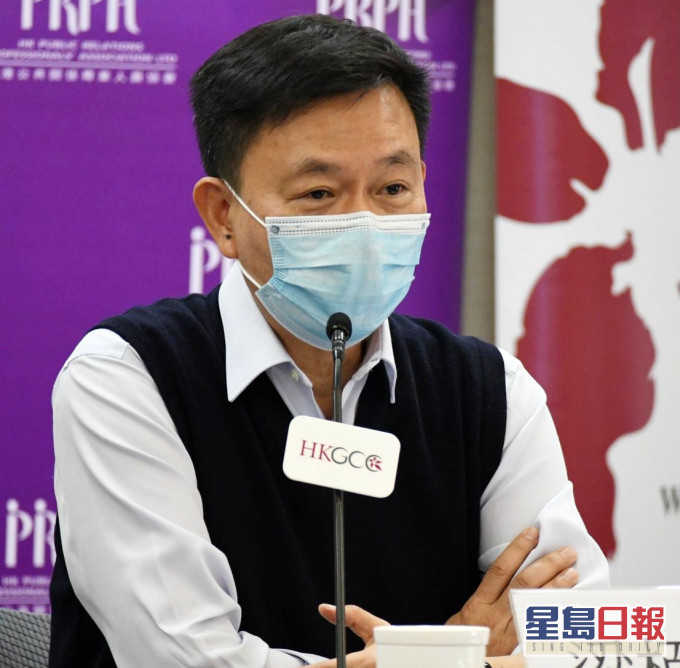 梁栢賢預計長者可以與照顧者同時接種疫苗。