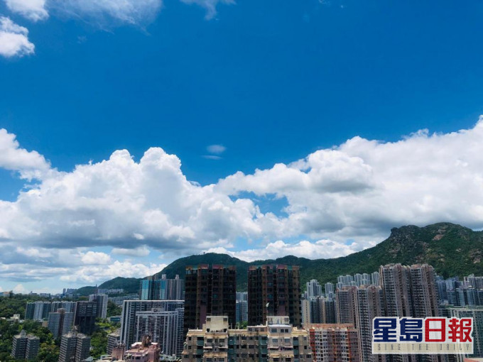 外望開揚獅子山景致,綠意盎然。