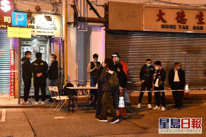 居民登記後可以上樓。
