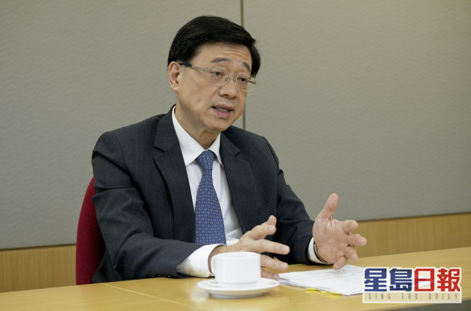 保安局局長李家超在訪問中表示不排除立法監管媒體。資料圖片