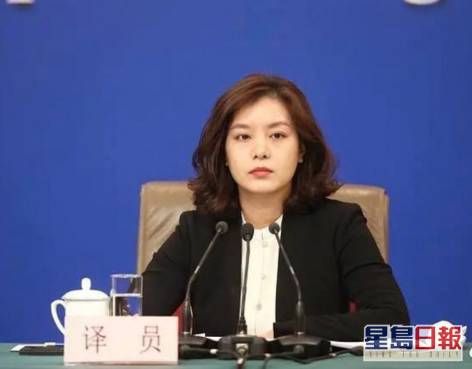 中國外交部翻譯司的高級翻譯張京,表情冷艷,神似趙薇。網圖