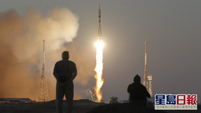 搭載美俄3名太空人的聯盟號火箭順利升空並抵達國際太空站。AP圖片