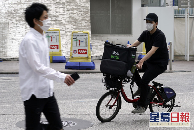 東京單車使用率急增，警方決定對相關違規事項加強執法。AP資料圖片