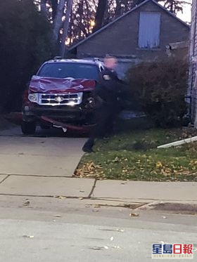 肇事的紅色SUV多用途汽車。