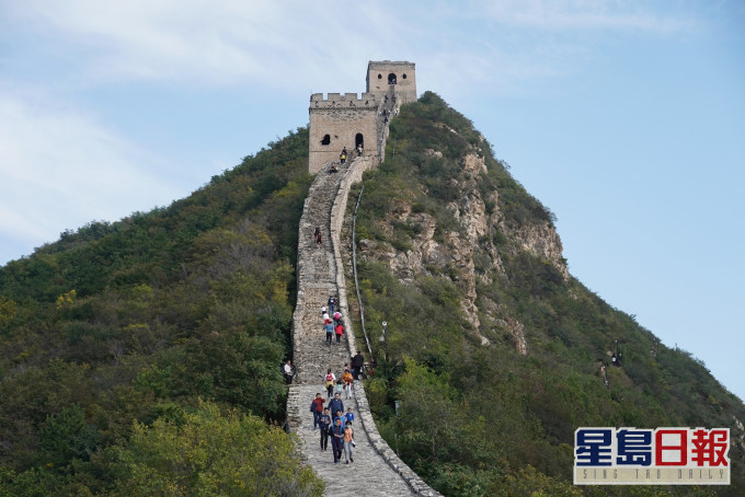 在限制人流安排下,不少熱門景區出現一票難求。